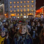 Mientras que Madrid celebró las tradicionales campanadas con un aforo de 7.000 personas, Cataluña vigiló para que se cumpliera el toque de queda y el resto de las restricciones impuestas