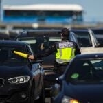 Controles de la Policía durante el estado de alarma en Madrid, en la incorporación de la Calle Joaquin Costa con la M-30 | Fuente: Jesús G.Feria