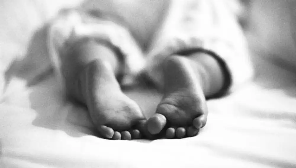 Durante estos días, tanto nuestro pijama como nuestras sábanas de verano deben estar fabricados con materiales ligeros y transpirables | Fuente: Photoalto