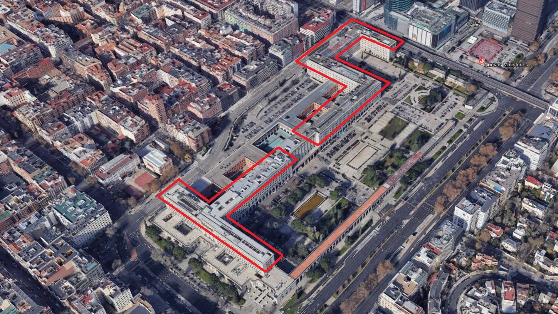 En la imagen se pueden ver la hoz y el martillo en el complejo de Nuevos Ministerios