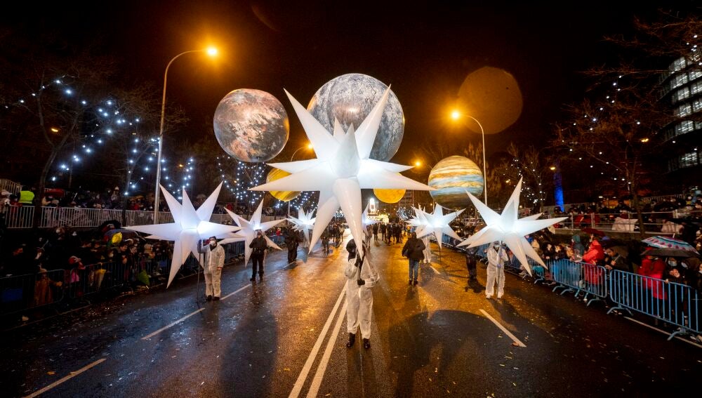 Las espectaculares imágenes de la llegada de los Reyes Magos a Madrid ...