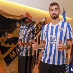 Álvaro Vadillo con la camiseta del Málaga.