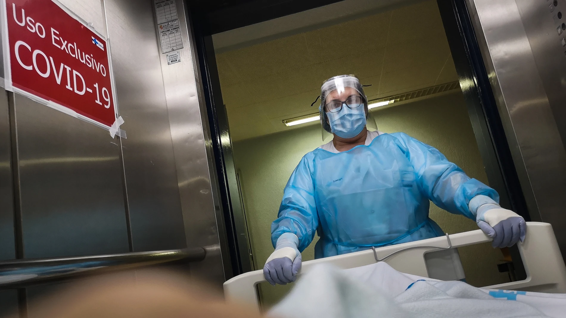 José Vicente, fotoperiodista de la Agencia Ical que combatió la leucemia y el coronavirus en el peor momento de la pandemia: "esta imagen plasma el momento en el que me trasladaron de la planta Covid para realizarme un escáner en la cabeza"