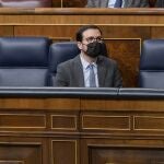 No hay personal para informar pero sí para auxiliar a Alberto Garzón, un inepto que ni siquiera ha sido capaz de bajar el precio de los test