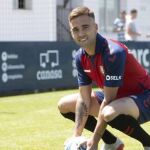 Rober Ibáñez en su presentación con Osasuna.