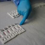 Detalle de varios test de antígenos positivos