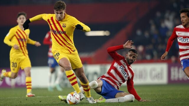 Óscar Mingueza con el Barcelona.