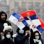 Manifestantes muestran su apoyo a Djokovic en Belgrado