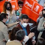 Pedro Sánchez, junto al candidato socialista a la presidencia de la Junta de Castilla y León, Luis Tudanca, el 9 de enero en Palencia