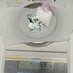 Los agentes interceptaron en la operación 1,7 kilos de al parecer cocaína y 585 euros