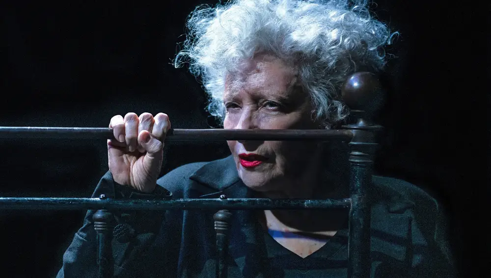 Magüi Mira se sube sola al escenario del Quique San Francisco