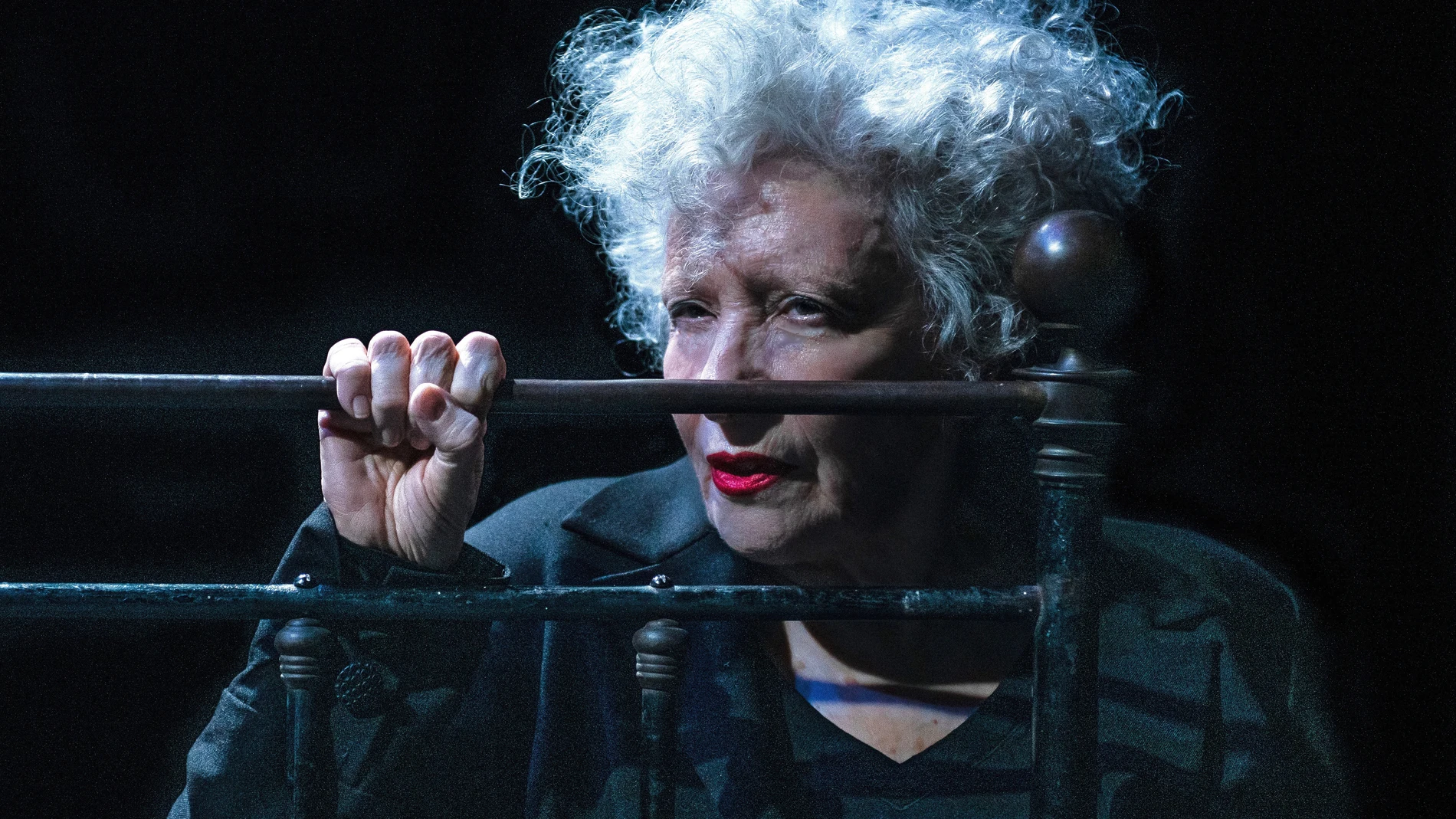 Magüi Mira se sube sola al escenario del Quique San Francisco