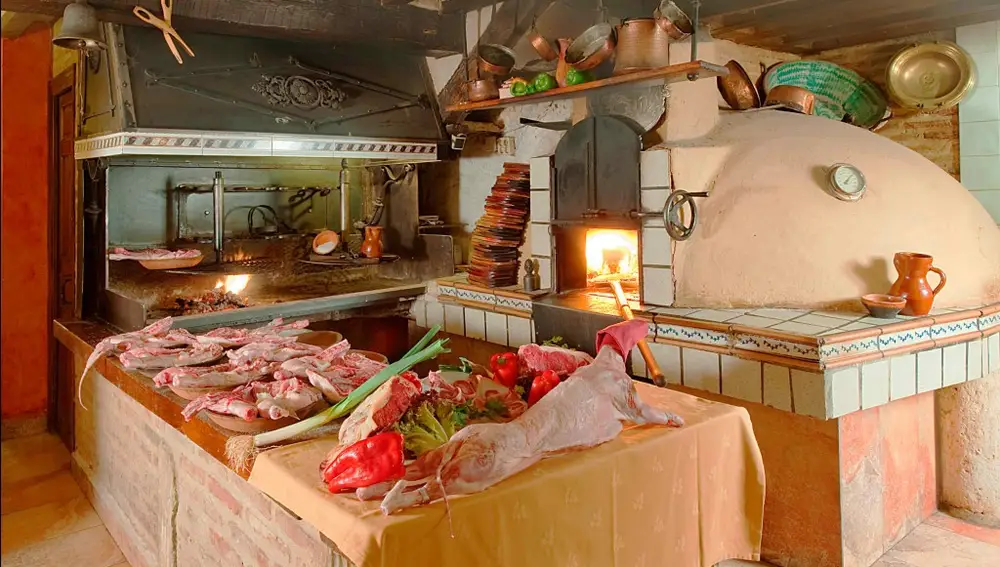 Horno en el que se asa el lechazo en la Parrilla de San Lorenzo