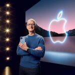 Tim Cook durante la presentación del iPhone 13