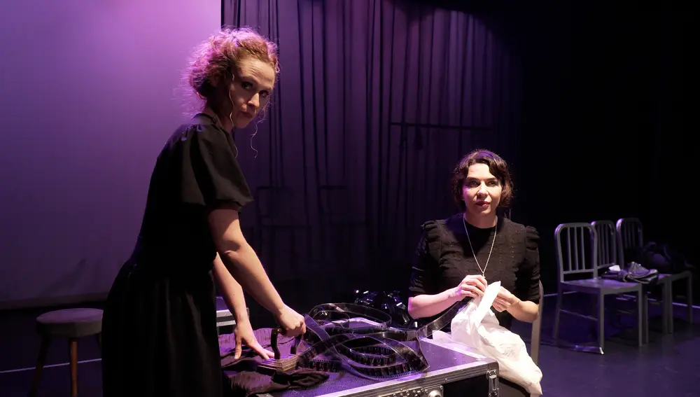 Alicia Montesquiu (dcha.) y Alicia Cabrera en la obra