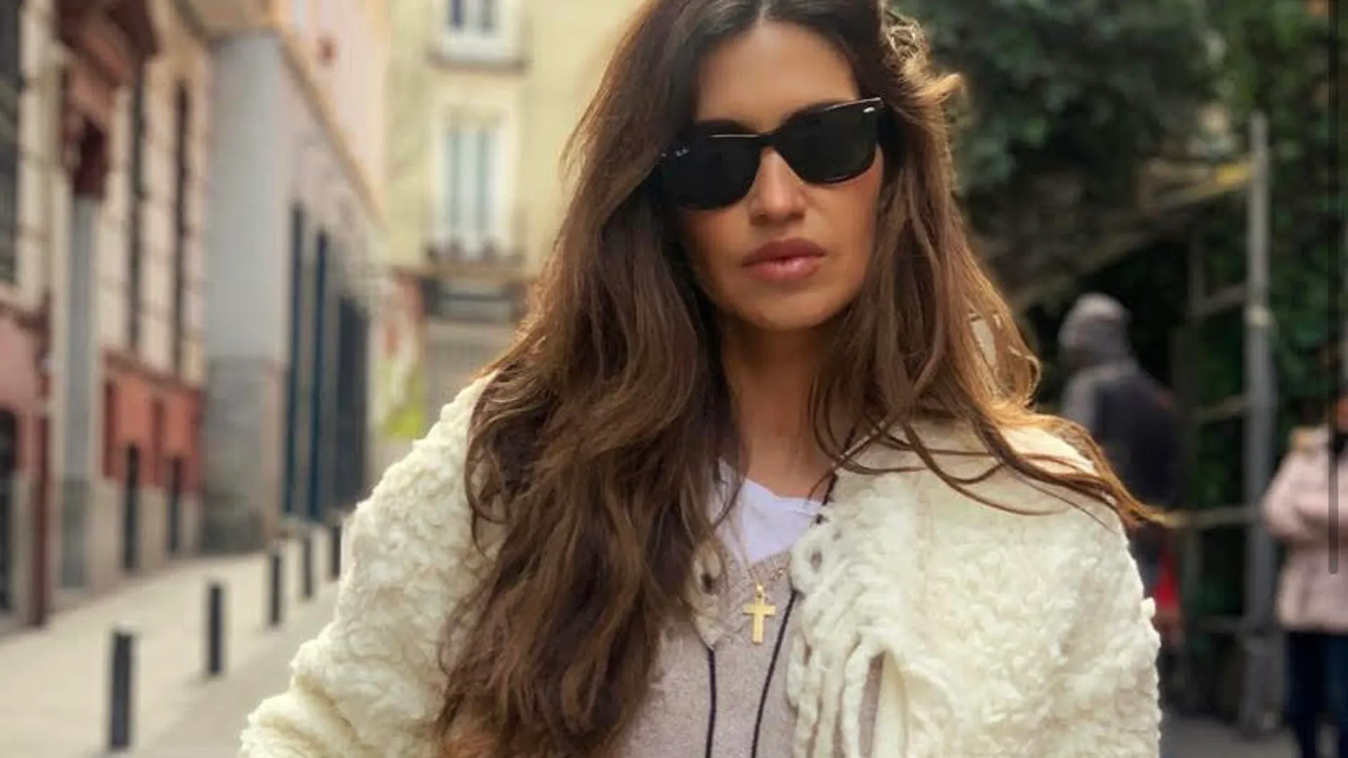 Sara Carbonero con el abrigo más bonito del invierno.