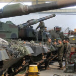 Carros de combate Leopard en un taller del Ejército de Tierra