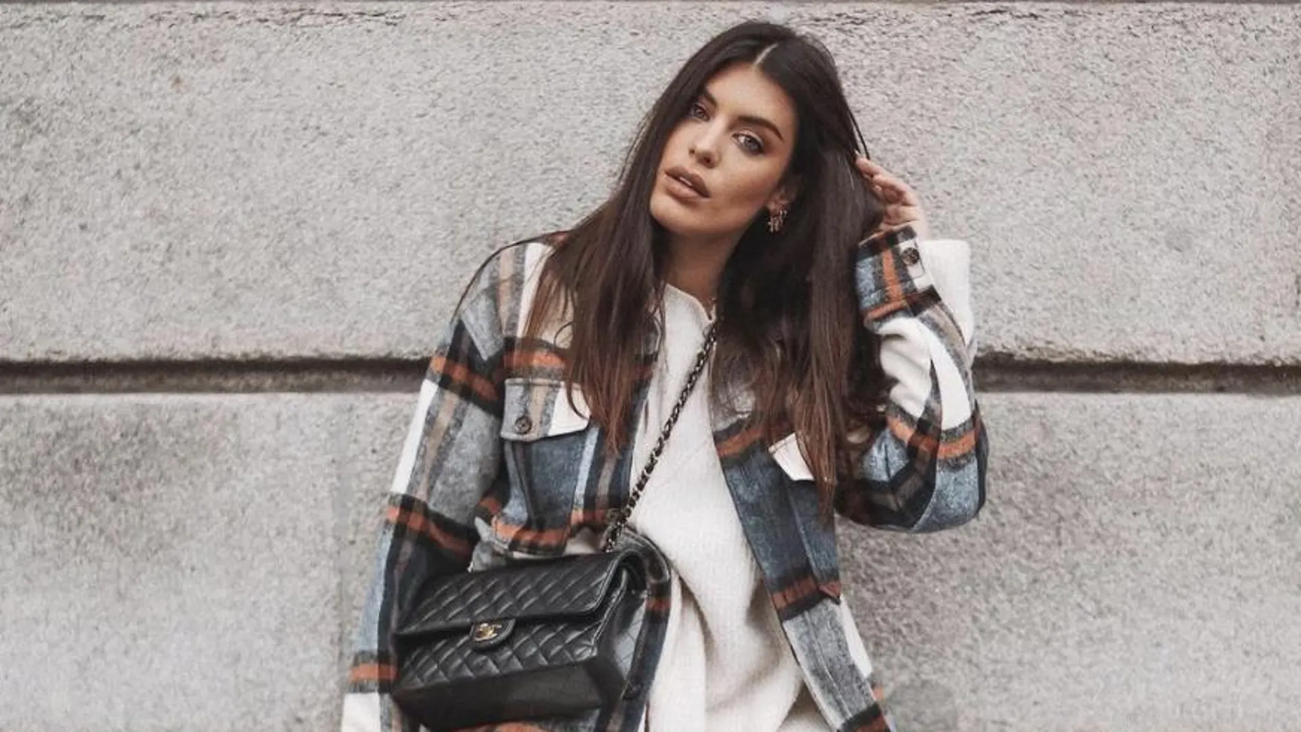 Dulceida con la sobrecamisa más viral del momento.