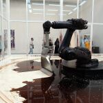 'Can't Help Myself' de Sun Yuan y Peng Yu en la Bienal de Venecia 2019