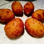 ista de una ración de croquetas de El Portal del Echaurren en La Rioja.