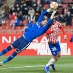 Luca Zidane con el Rayo Vallecano. EFE/David Borrat