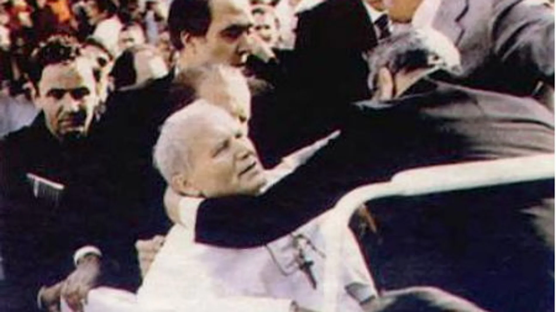 Atentado terrorista contra Juan Pablo II el 13 de mayo del año 1981 | Domino Público