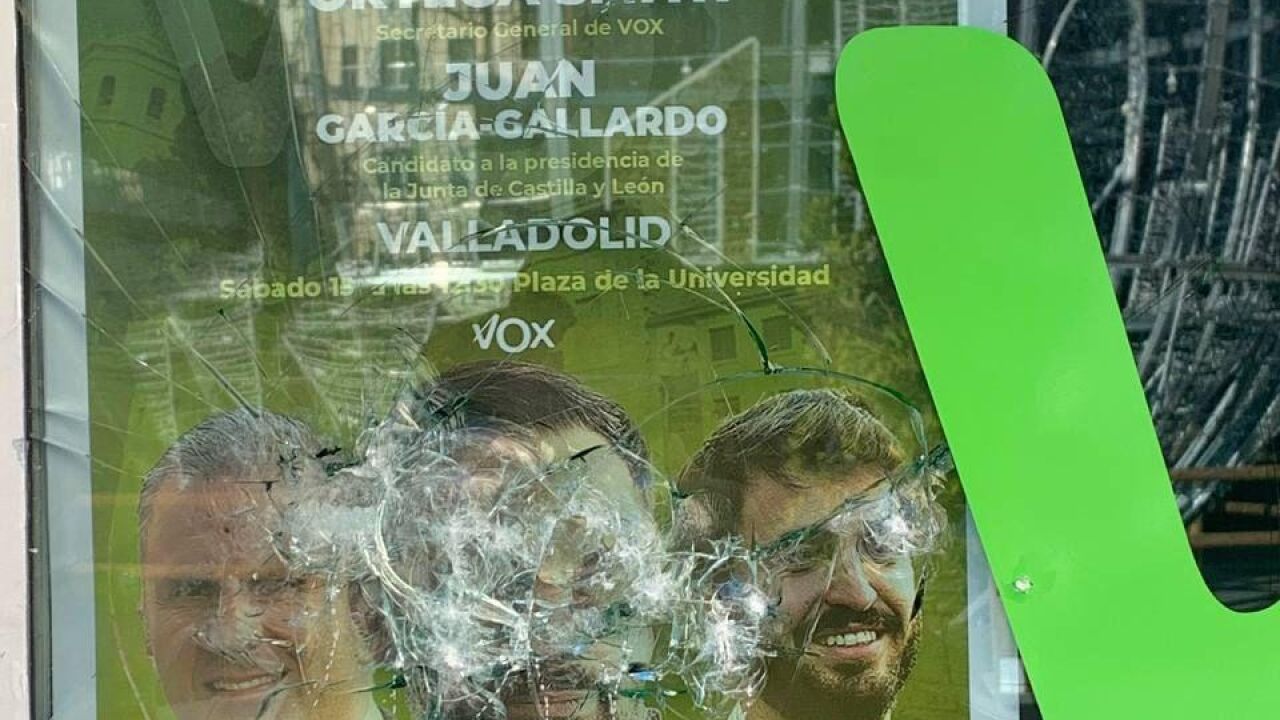 Atacan la sede de campaña de VOX en Valladolid con pintadas y rotura de ...