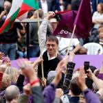 El cofundador de Podemos, Juan Carlos Monedero, durante el acto con el que el partido inicia su campaña electoral, celebrado esta tarde en la plaza del museo del Reina Sofía, en Madrid.