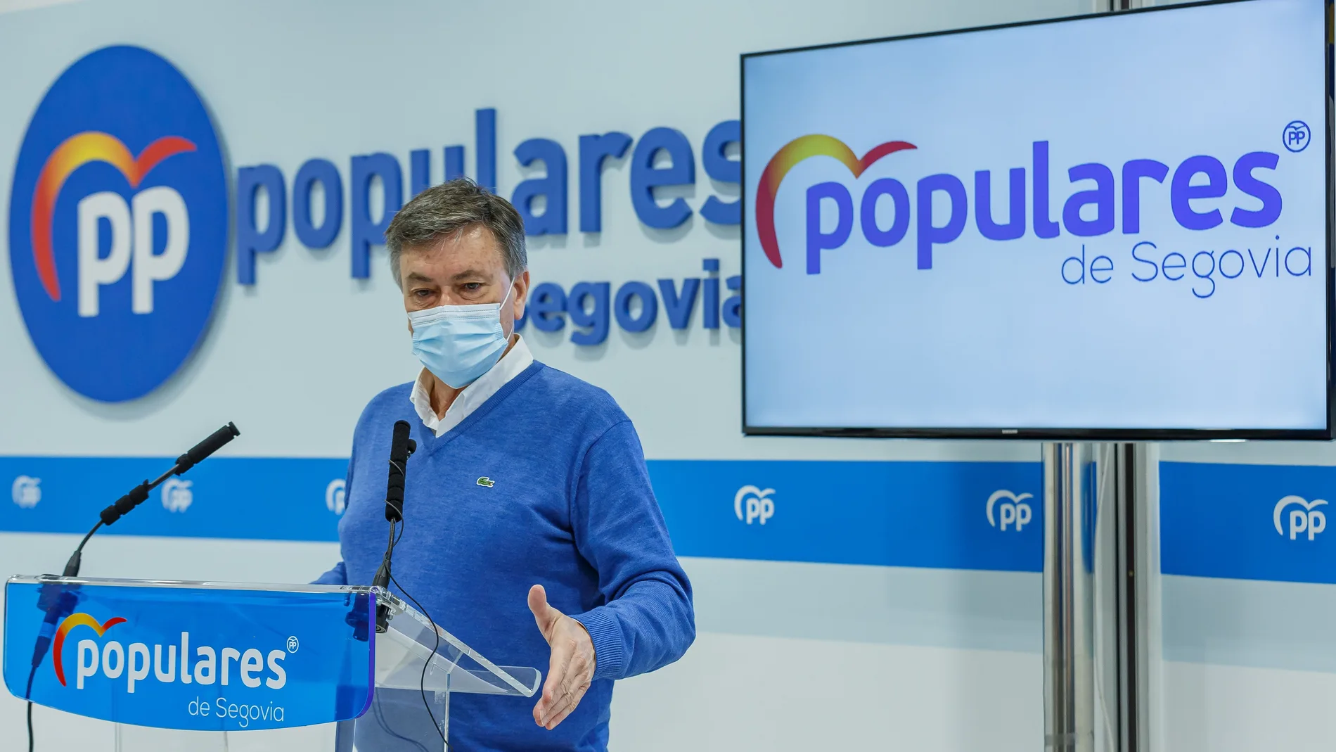 El candidato y cabeza de lista a las Cortes de Castilla y León por el PP de Segovia, Francisco Vázquez, ofrece una rueda de prensa para tratar diversos asuntos de actualidad