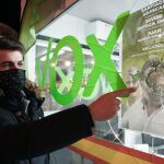 García Gallardo visita la sede atacada de VOX en Valladolid