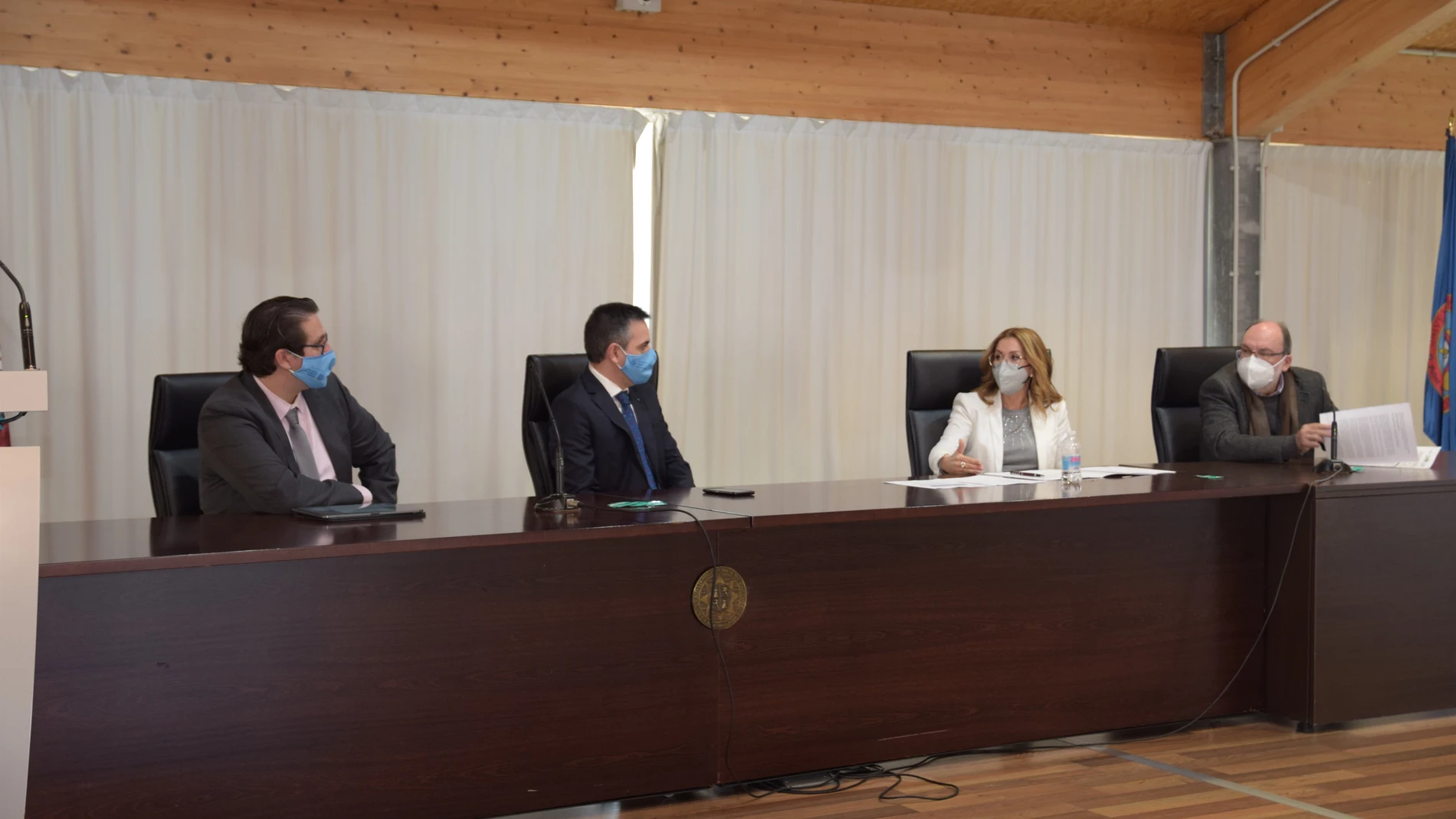 El vicerrector de Campus y Sostenibilidad de la Universidad Politécnica de Cartagena, Juan Pedro Solano, la vicealcaldesa de Cartagena, Ana Belén Castejón, y los organizadores del congreso, Salvador García-Ayllón y José Luis Miralles UPCT 17/01/2022