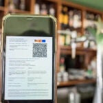 Detalle de un certificado covid en un smartphone