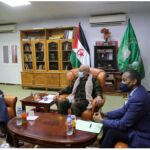De MIstura durante su reunión con Brahim Galy (Ecsaharaui)