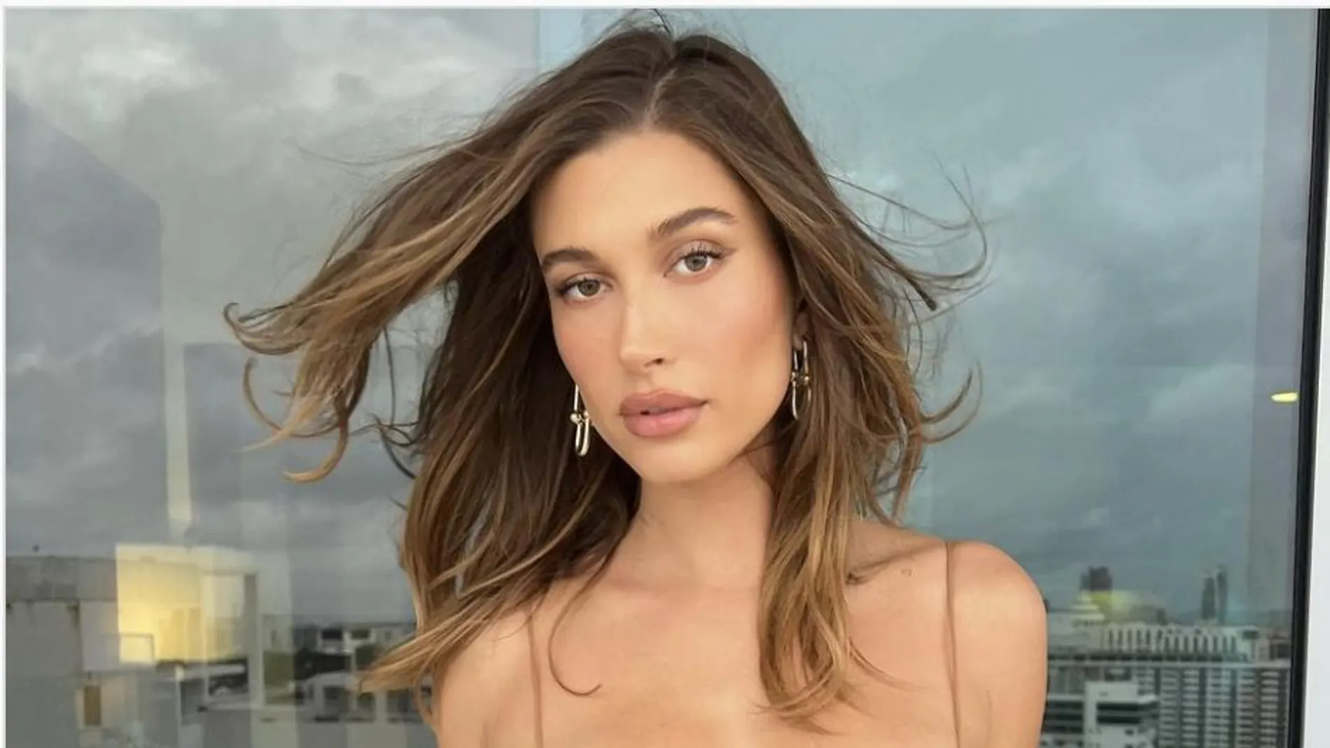 Hailey Bieber y su impresionante nueva melena.