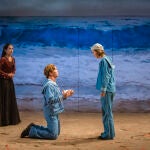 De izquierda a derecha, Carmen del Valle (Olivia), Sacha Tomé (Sebastián) y Haizea Baiges (Viola)