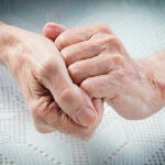 Cuando el hombre descubrió las cartas que la mujer le enviaba a su amante, decidió acabar con la relación