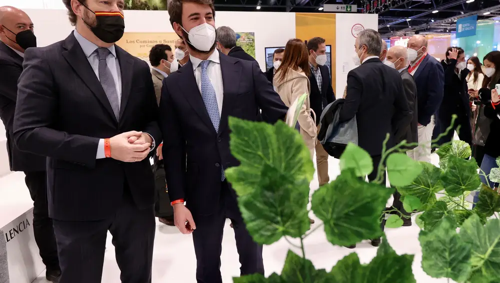 El candidato del partido Vox, a la junta de Castilla y León Juan García Gallardo durante su visita al Stand de La Junta en Fitur