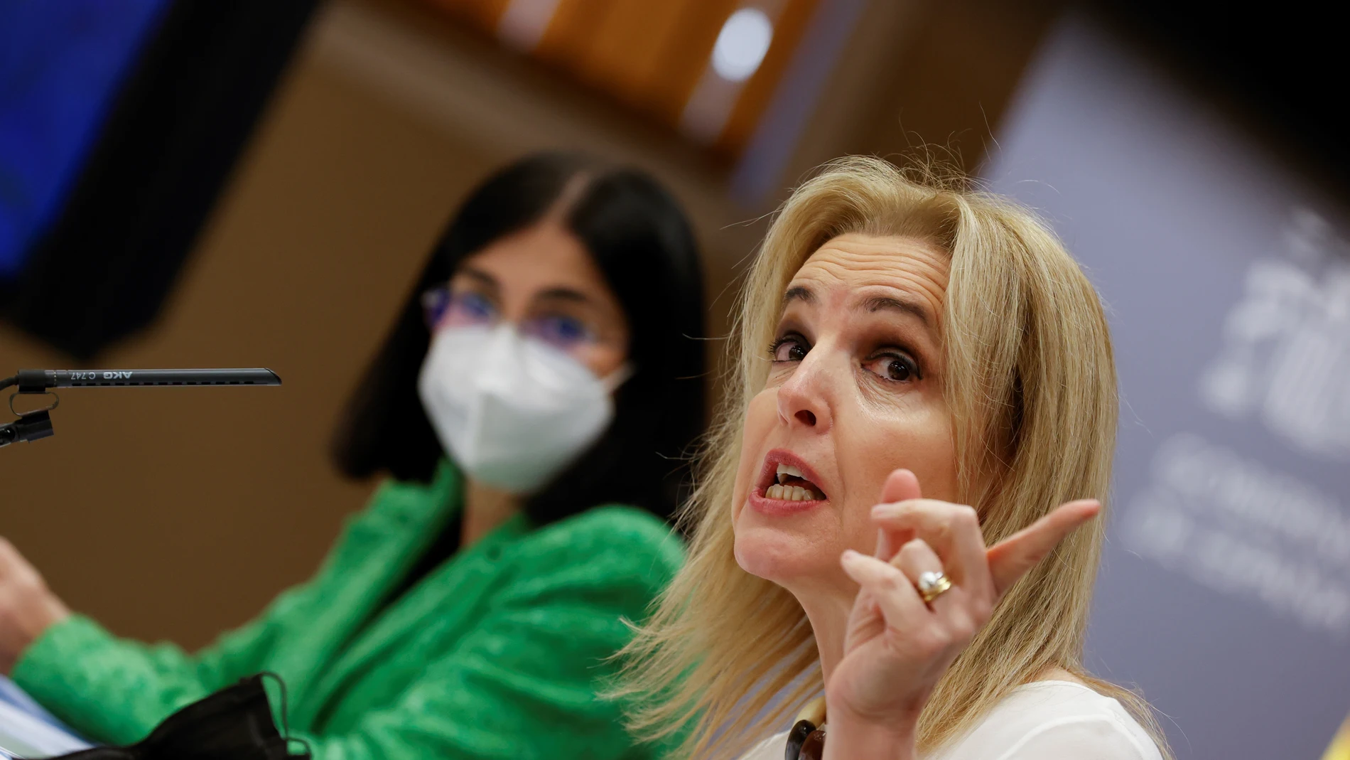 MADRID, 21/01/2022.- La ministra de Sanidad, Carolina Darias (i), y la directora general de la Organización Nacional de Trasplantes (ONT), Beatriz Domínguez-Gil (d), presentan el balance anual de actividad de donación y trasplantes de 2021, un año en el que se ha registrado una recuperación progresiva pero lejos de alcanzar los niveles de 2019. EFE/Javier Lizón