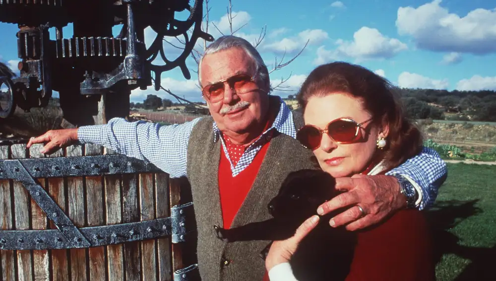 Alfonso de Hohenlohe y su esposa María Luisa en su finca de Ronda (Málaga)