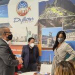 Begoña Villacís junto con el presidente de Dyllan Travel