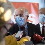 Francisco Igea, candidato de Cs a la Junta, atiende a la prensa antes de presentar la lista del partido por Salamanca