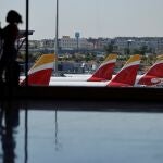 MADRID, 05/08/2021.- En la imagen, aviones de Iberia en el aeropuerto de Madrid-Barajas. EFE/Emilio Naranjo