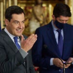 El presidente de la Junta, Juanma Moreno, en rueda de prensa tras el Consejo de Gobierno en el Oratorio de San Felipe, junto a Juan Marín. Joaquín Corchero / Europa Press