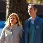 MADRID, 24/01/2022.- Fotografía de archivo (25/12/2019), de la infanta Cristina e Iñaki Urdangarin que han decidido "de común acuerdo, interrumpir su relación matrimonial" después de que la pasada semana se conociera el vínculo del exduque de Palma con otra mujer, según aseguran ambos en un comunicado remitido a EFE en el que subrayan que el compromiso con sus cuatro hijos "permanece intacto". EFE/David Aguilar