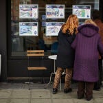 Compra venta de ¡viviendas. La venta de viviendas sigue al alza y apunta a su mejor año desde 2007. El sector de la vivienda sigue dando muestras de fortaleza, y rebasa ya de forma clara los ritmos de ventas de antes de la pandemia. Los portales inmobil