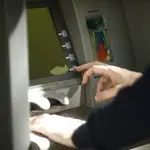 El Ayuntamiento de Salamanca aborda la brecha digital en las gestiones bancarias con las personas mayores