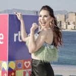 La presentadora del Benidorm Fest, Inés Hernand, posa en una rueda de prensa, el día que se celebra la primera semifinal del Benidorm Fest 2022, en el Mirador del Castillo de Benidorm, a 26 de enero de 2022, en Benidorm, Alicante, Comunidad Valenciana (España). El festival es celebrado por RTVE con el fin de elegir el representante español para Eurovisión 2022. Los participantes Varry Brava, Azúcar Moreno, Blanca Paloma, Unique, Tanxugueiras y Chanel competirán esta noche para pasar a la gran final del próximo sábado, pero solo cuatro de ellos lo harán. Los artistas que pasen a la final serán los que reciban mayor puntuación por parte del jurado profesional, el jurado demoscópico y el televoto. 26 ENERO 2022;BENIDORM;SEMIFINAL;2022;EUROVISIÓN;TURÍN;CANCIÓN;MÚSICA;REPRESENTANTE;BENIDORM FEST Joaquín Reina / Europa Press 26/01/2022