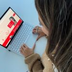 A través de la web o de la aplicación, el paciente tiene a un profesional disponible las 24 horas del día