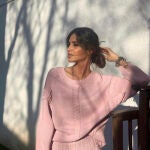 Sara Carbonero con conjunto rosa.