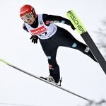 Willingen (Germany), 28/01/2022.- La alemana Katharina Althaus durante la ronda de clasificación de la competición individual femenina en la Copa del Mundo de Salto de Esquí FIS en Willingen, Alemania. EFE/EPA/SASCHA STEINBACH